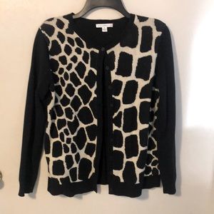 Isaac mizrahi sweater. Black / tan front. Black sleeves and back. Small